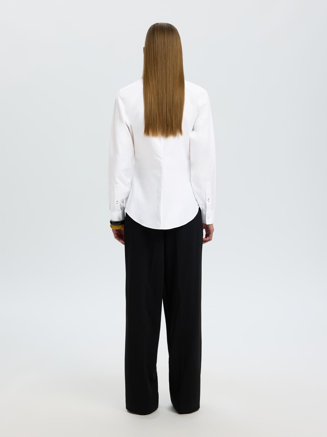 model_shot-back